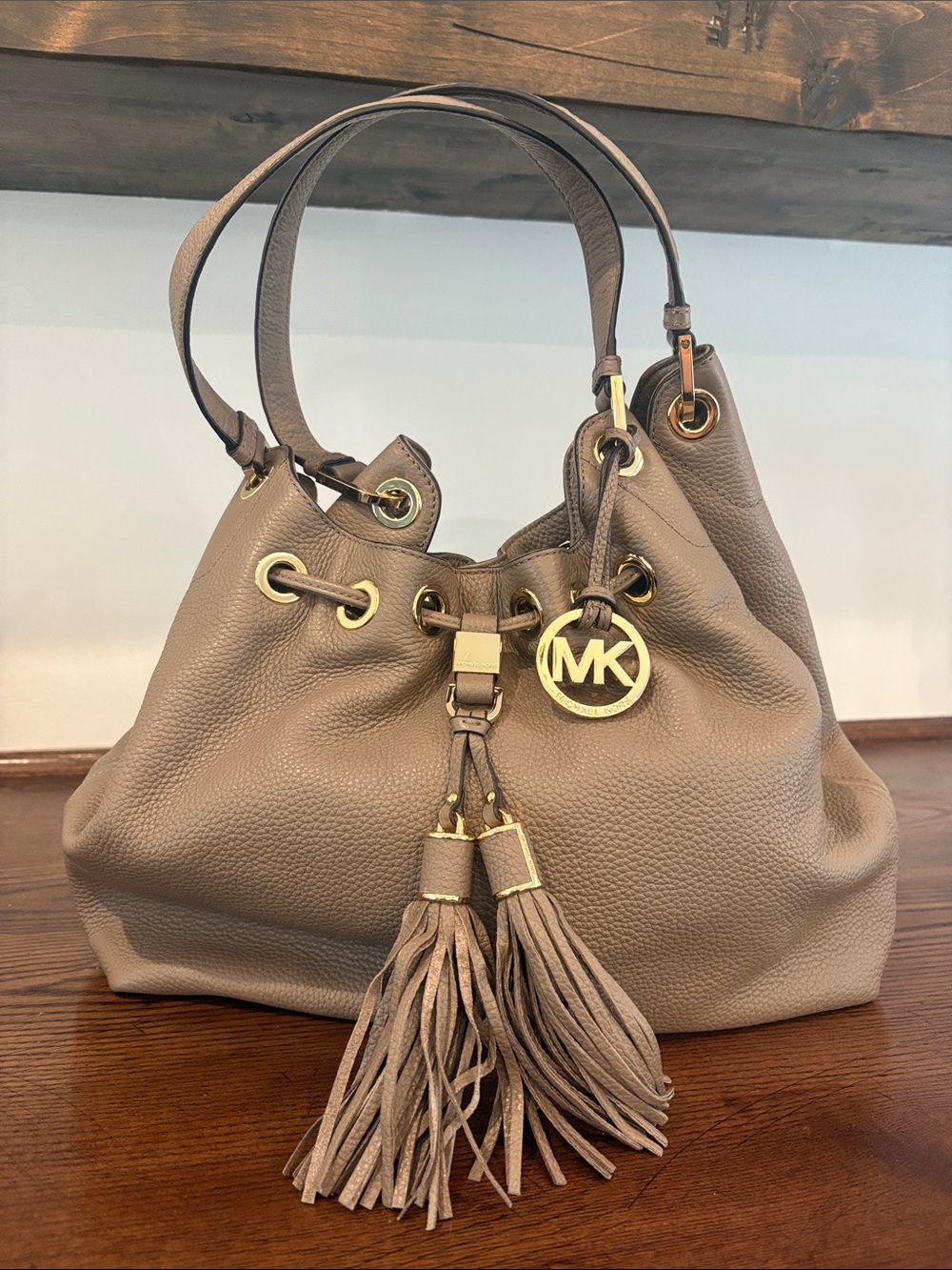 LIKE NEW  Micheal Kors Camden Tote